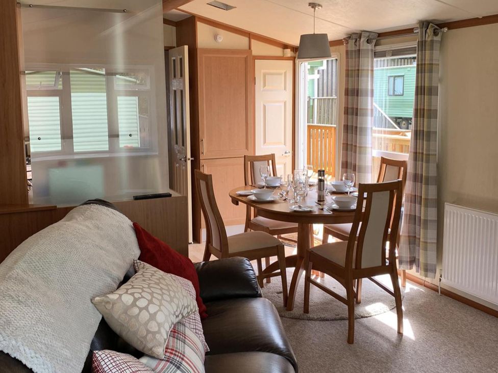 A dining area with a table and chairs at Static Caravan 2 Bedrooms - sleeps 4 in Hawick