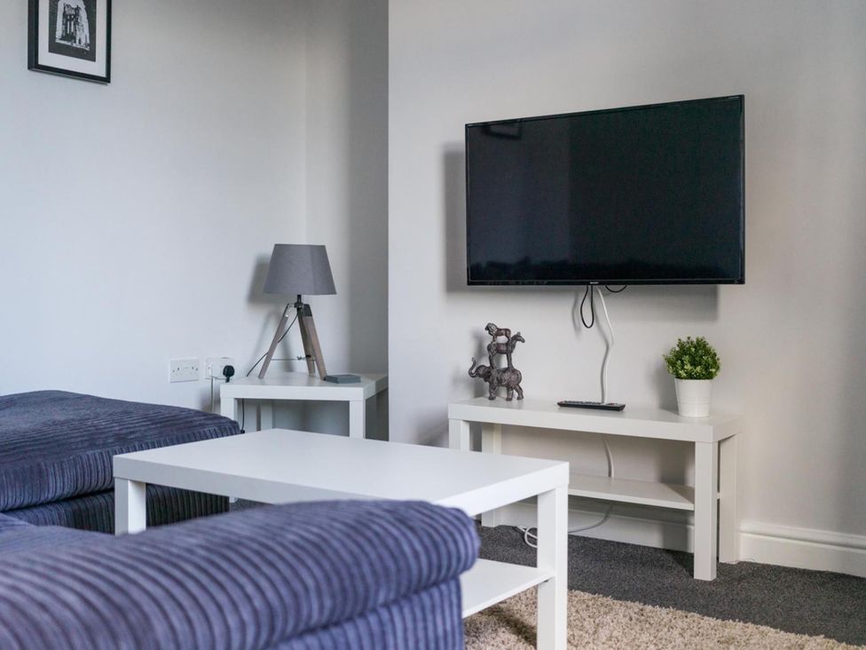 A living room with a television and decorative items at Lily Apartment - Sleeps 3 - Pet friendly - Parking Bedlington