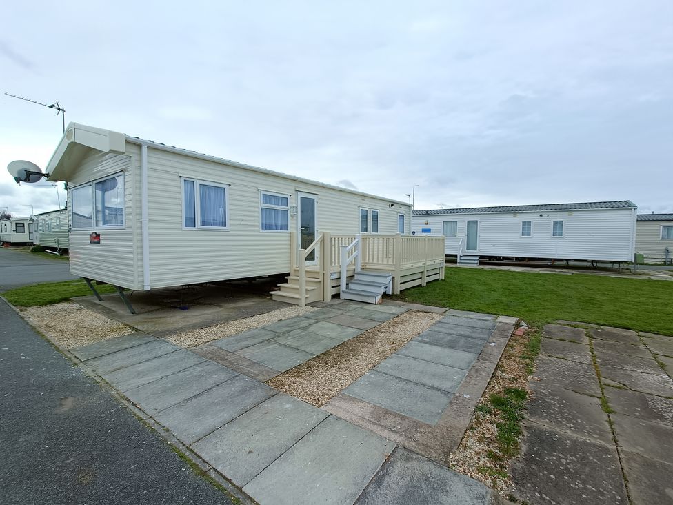 A mobile home with steps and a satellite dish at 3 Bed, Sleeps 6, Parking
