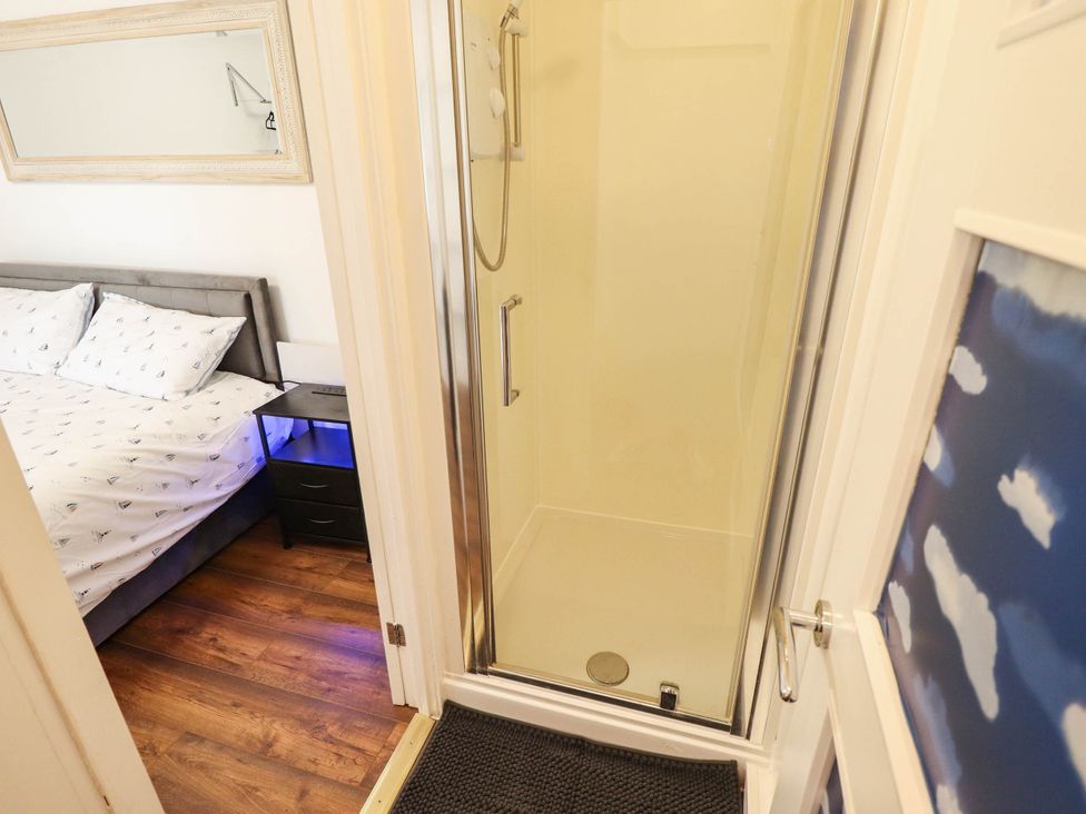 A bedroom with a shower and bed at The Ocean House--- Sea Shell in Hunstanton