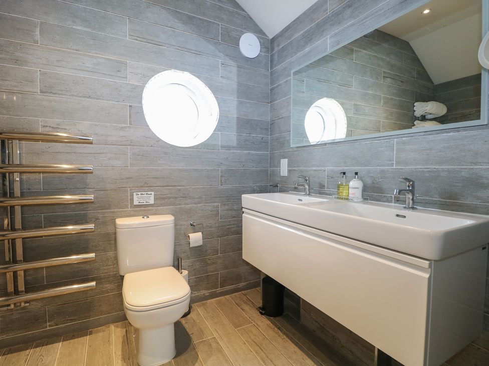 A bathroom with a sink and toilet at Island Cottage Rod eyot Henley-on-Thames