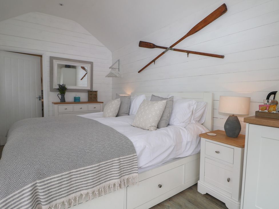 A bedroom with a bed and nightstand at Island Cottage Rod eyot Henley-on-Thames