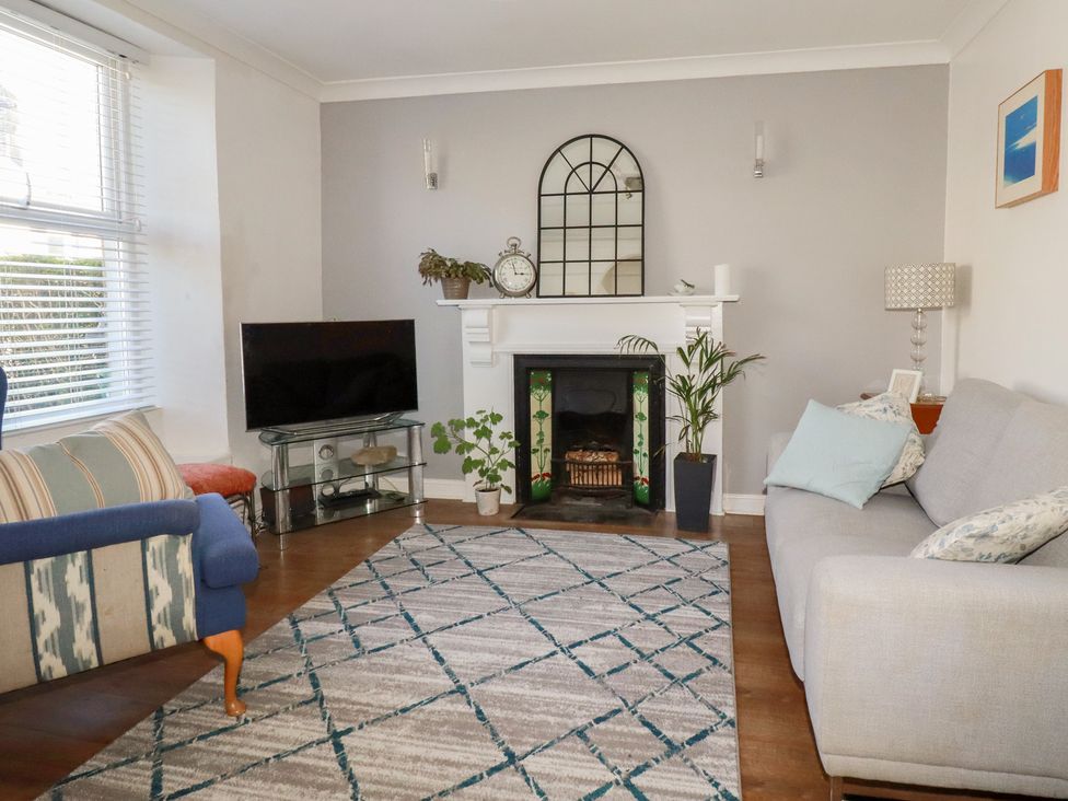 A living room with a sofa and television in 39 Southgate Street