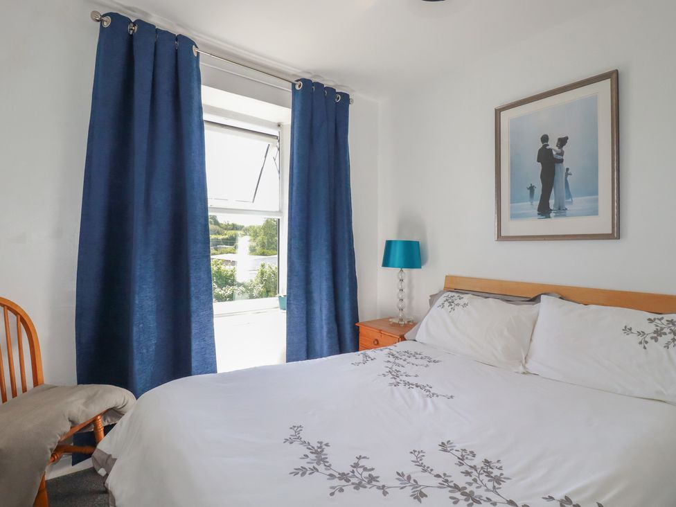 A bedroom with a bed and curtains with a window at 39 Southgate Street