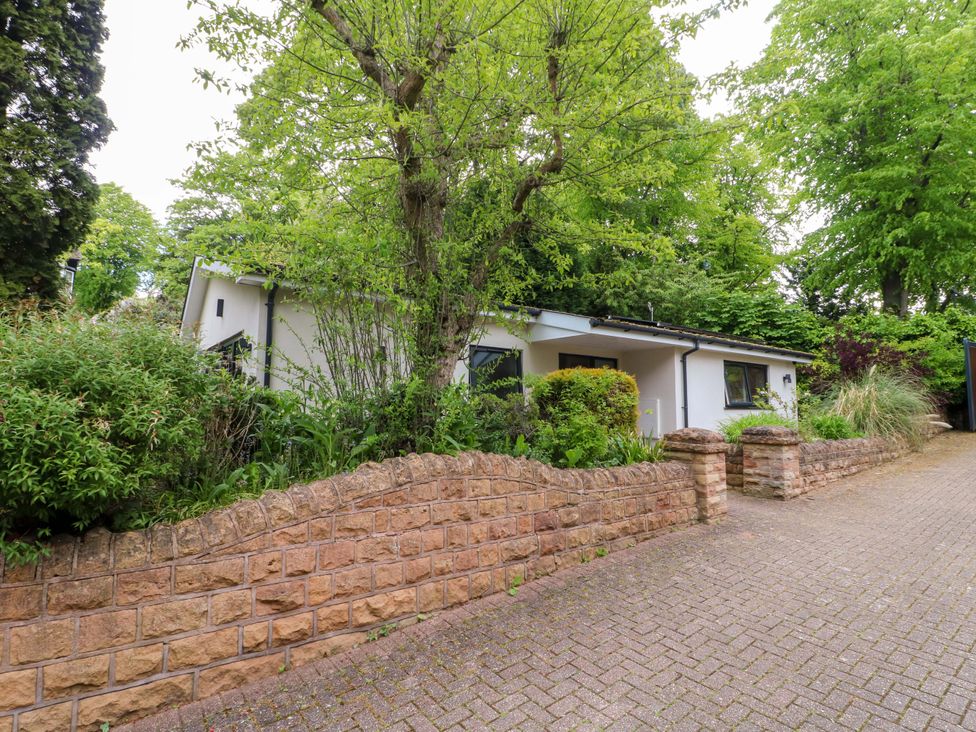 A house with surrounding garden and pathway at Annex at 3 Lucknow Drive Nottingham