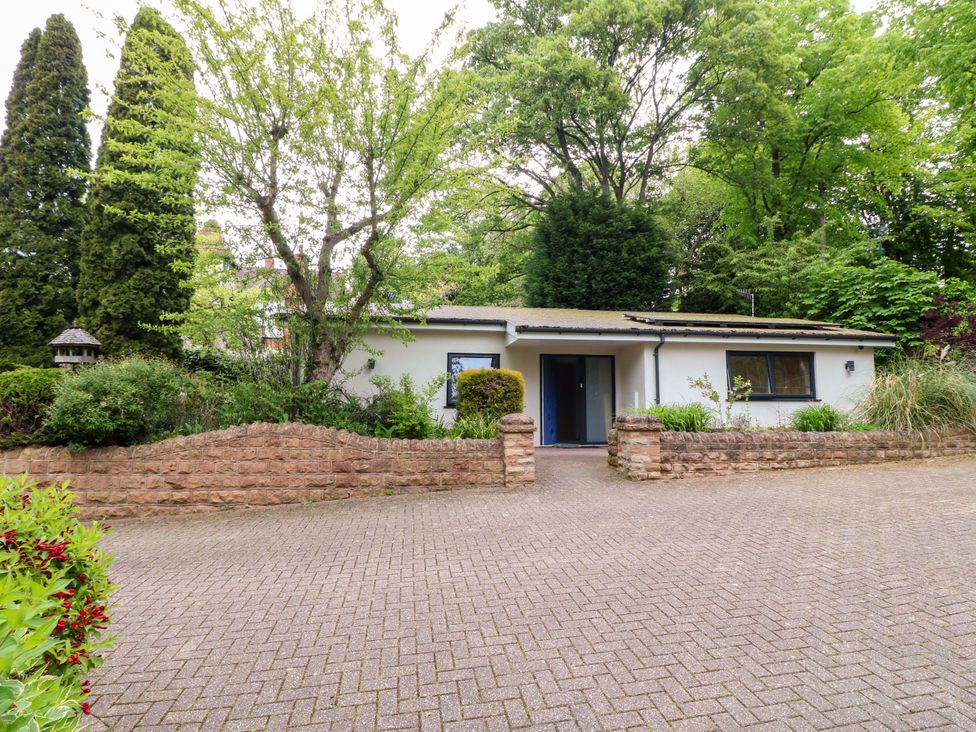A house with a driveway and garden at Annex at 3 Lucknow Drive Nottingham