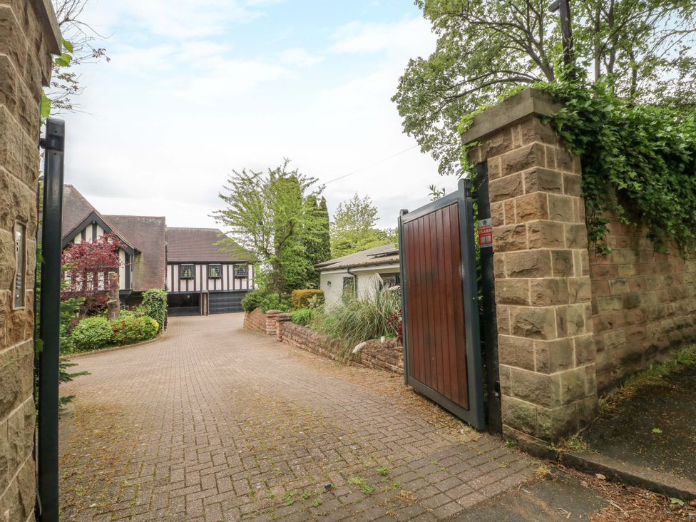 A driveway leading to a house with trees and a gate at Annex at 3 Lucknow Drive Nottingham