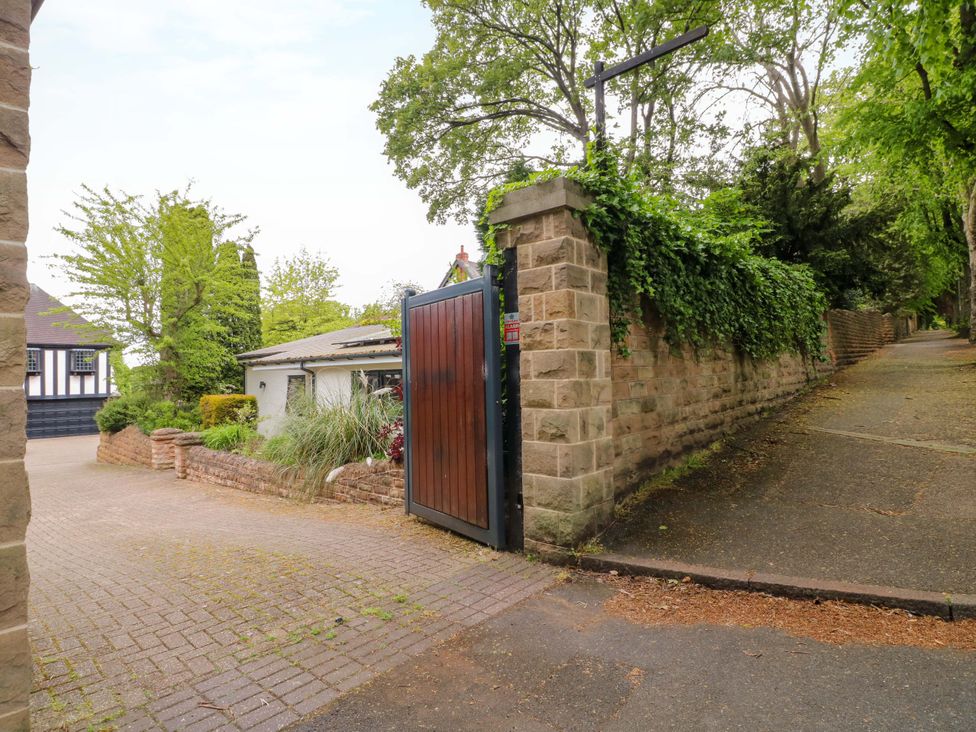 A gated entrance with a driveway and landscaped garden at Annex at 3 Lucknow Drive Nottingham