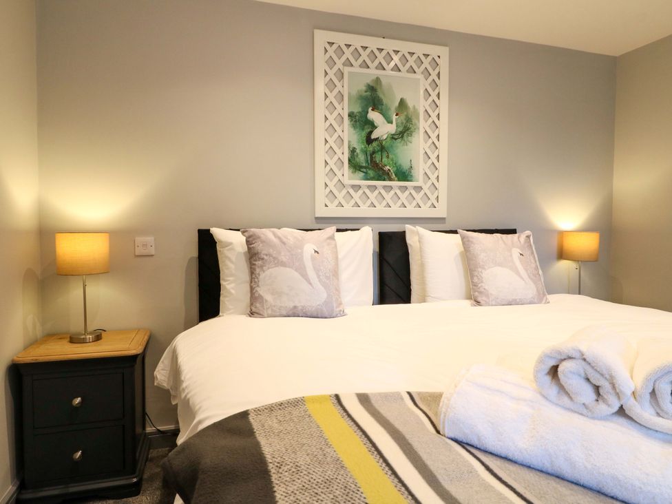 A bedroom with a bed and lamps at Elmcroft in Nottingham