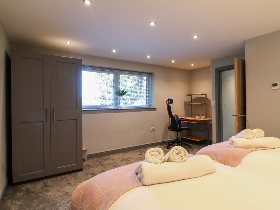 A bedroom with two beds and a desk at Elmcroft Nottingham