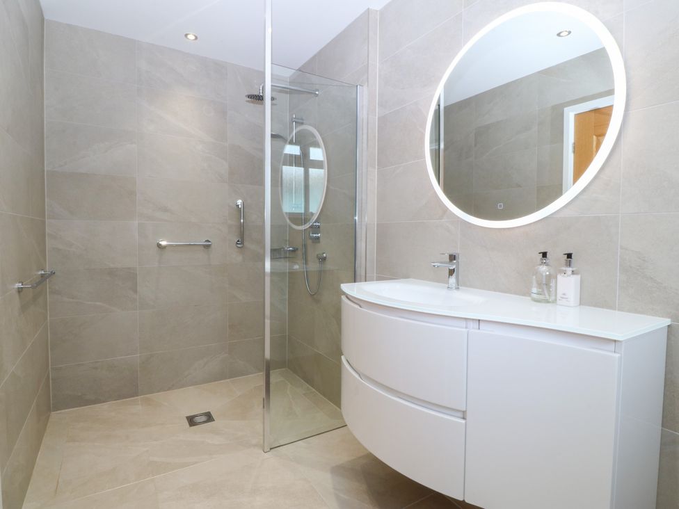 A bathroom with a shower and sink at Hillside