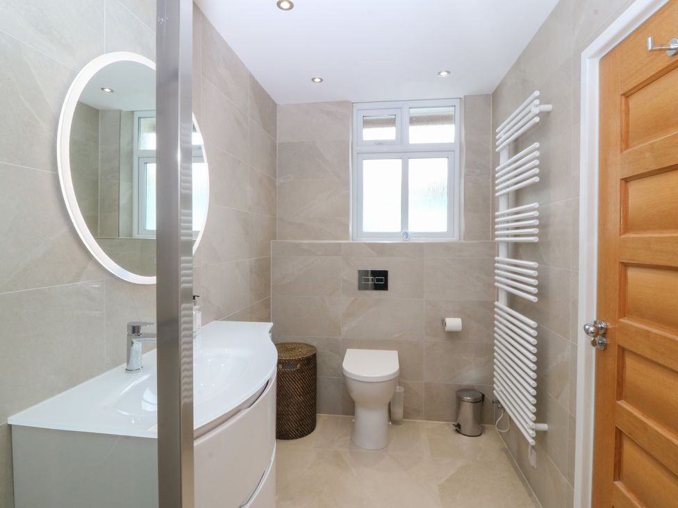 A bathroom with a sink and toilet at Hillside
