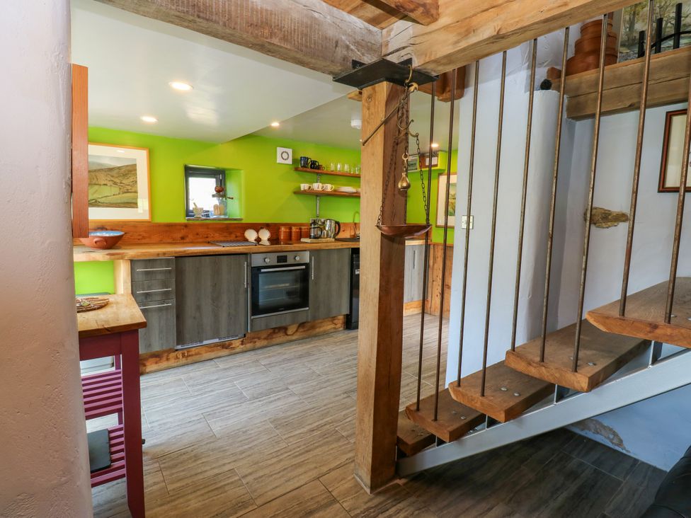 A kitchen with a stove and shelves at The Brew House in Penrith