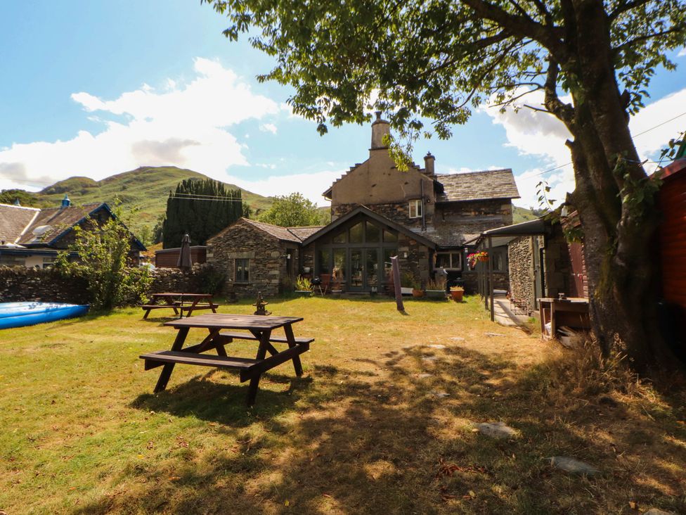 A garden with tables and benches at The School House in Penrith
