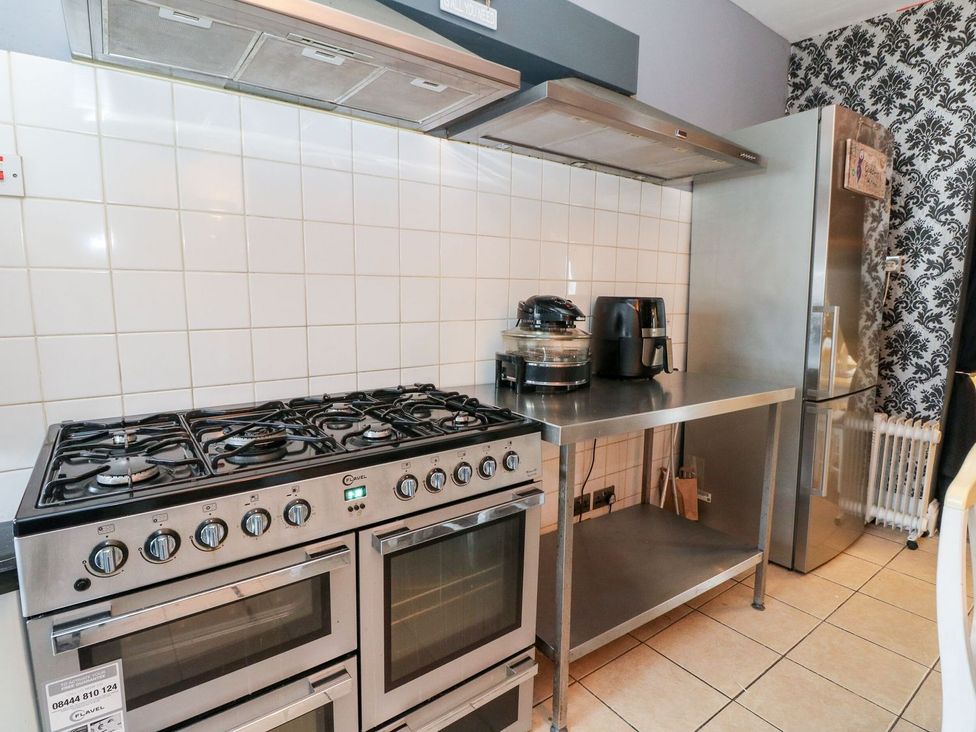 A kitchen with a stove and appliances at Seaview Wellness Retreat in Carnoustie