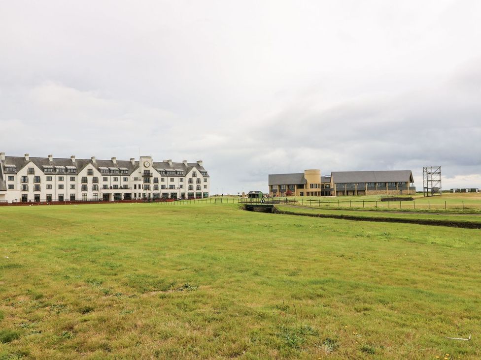 The exterior view of a hotel at Seaview Wellness Retreat in Carnoustie