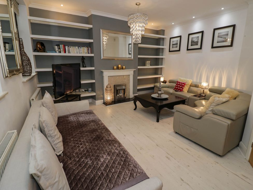 A living room with a sofa and a television at Tudor Lodge in Birmingham