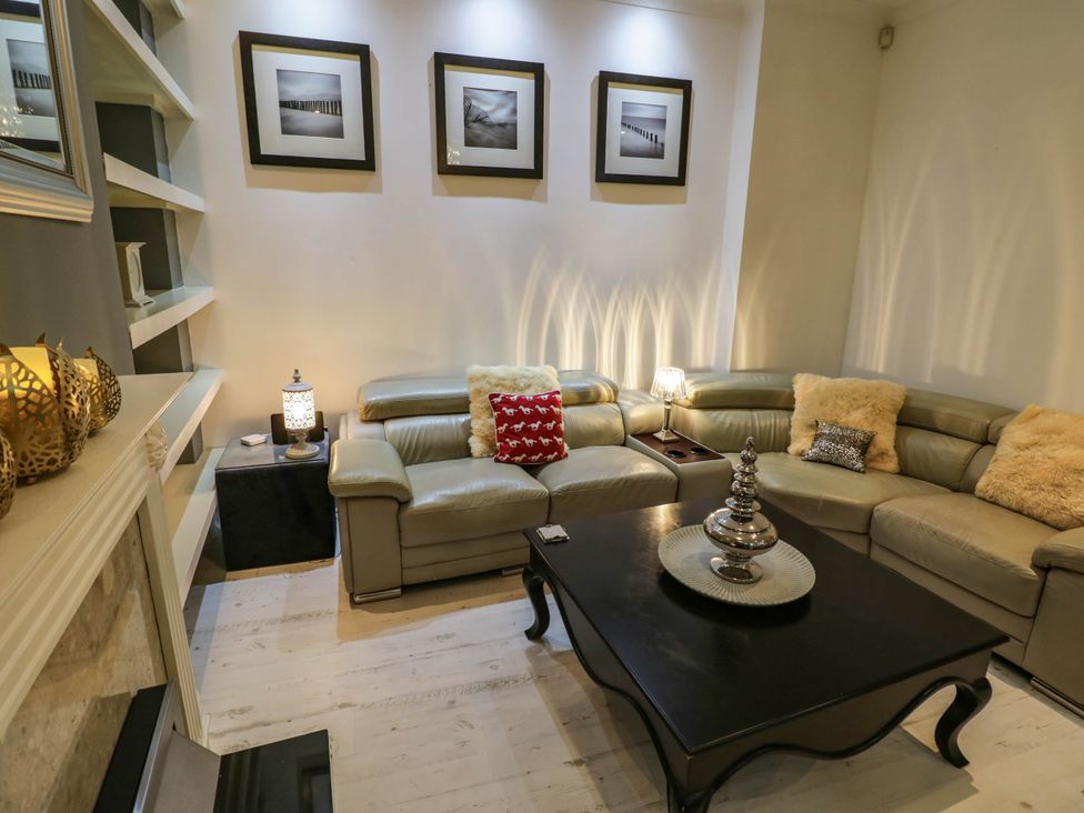A living room with a sofa and coffee table at Tudor Lodge in Birmingham