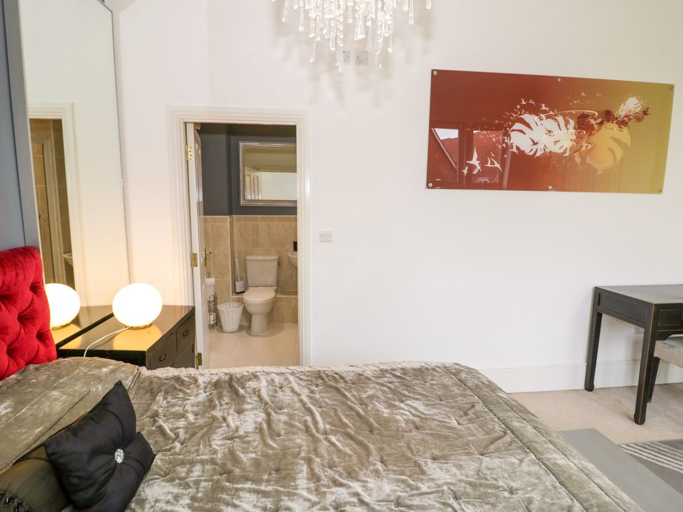 A bedroom with a bed and adjoining bathroom at Manor House in Birmingham