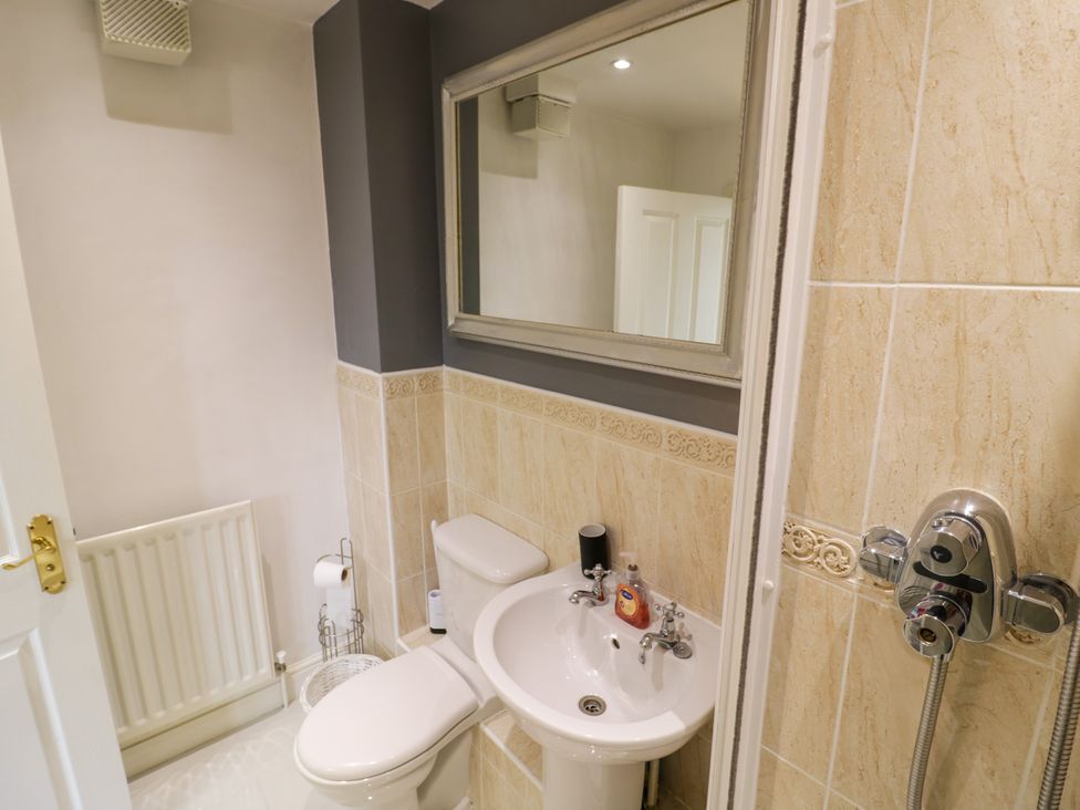 A bathroom with sink and toilet at Manor House in Birmingham