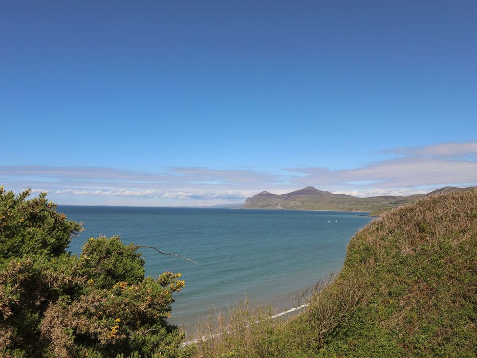 A view of the ocean and mountains at Bodefi in Pwllheli