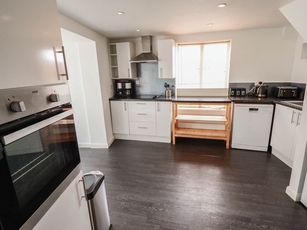 A kitchen with appliances and cabinets at Number 3 Old Boston Road