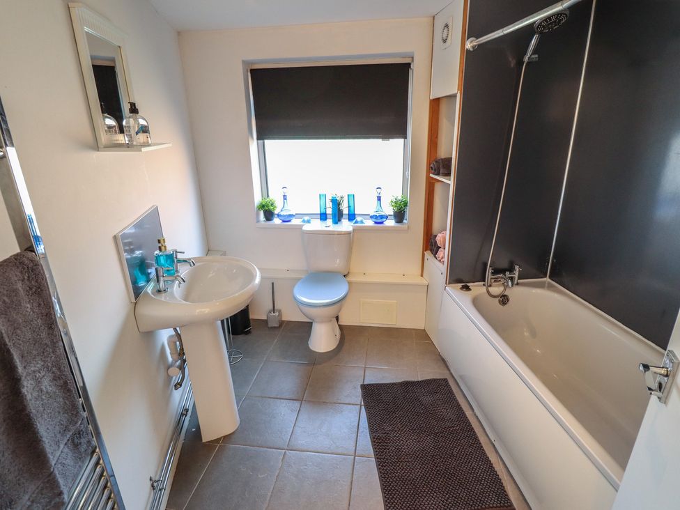 A bathroom with a sink, toilet, and bathtub at Number 3 Old Boston Road Coningsby