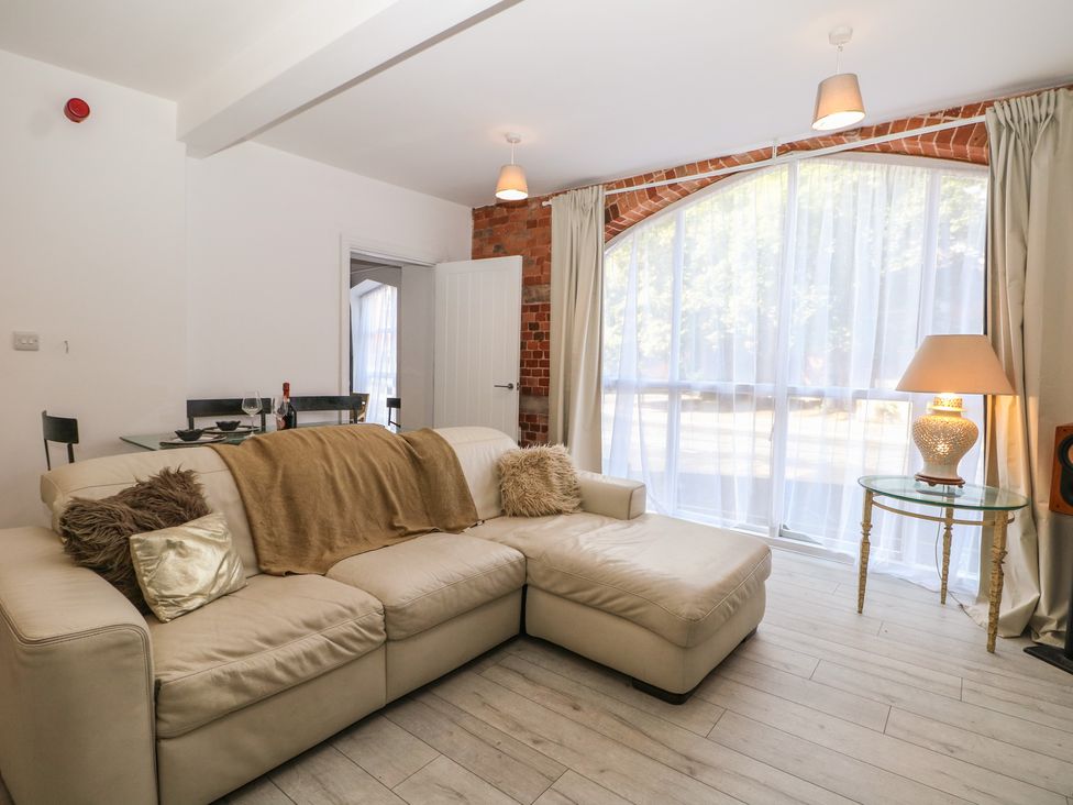 A living room with a sofa and coffee table at 1 Bed in Bishop's Waltham