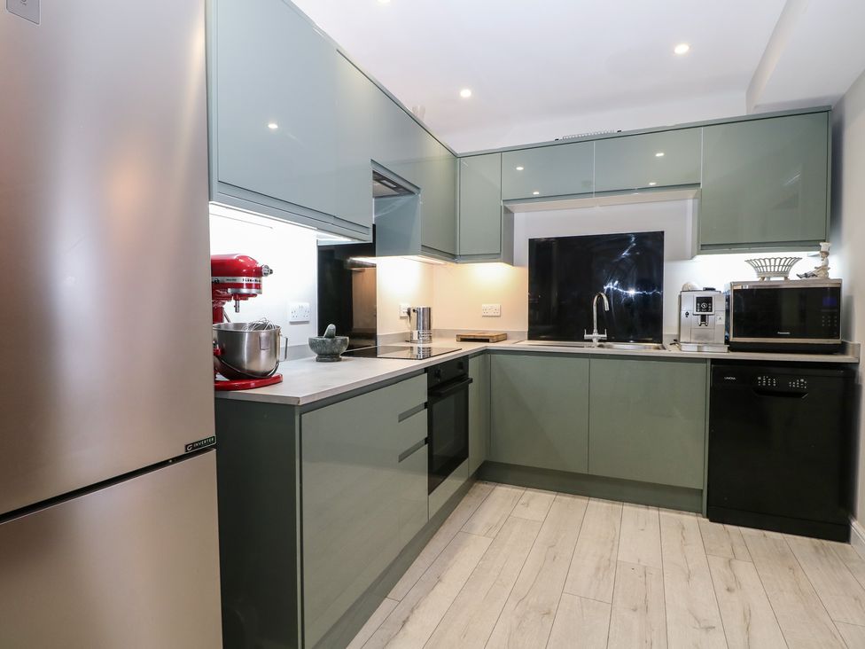 A kitchen with appliances and cabinets at 1 Bed in Bishop's Waltham