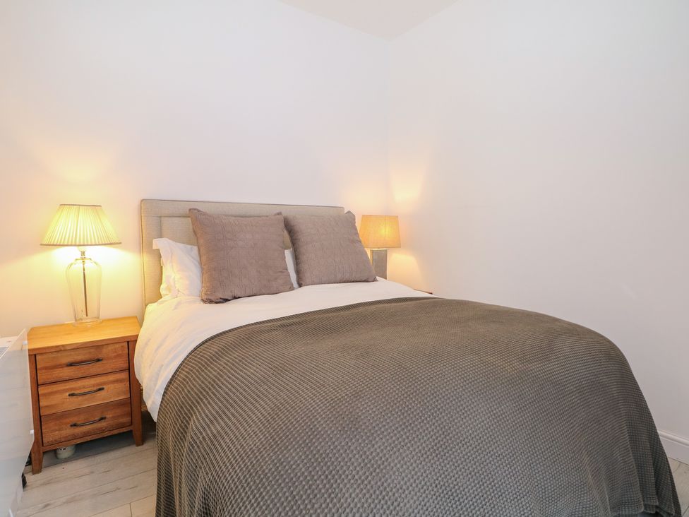A bedroom with a bed and side table at 1 Bed in Bishop's Waltham