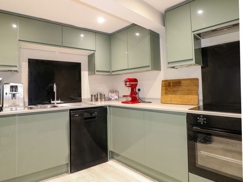 A kitchen with cabinets, sink, and appliances at 2 Bed in Bishop's Waltham