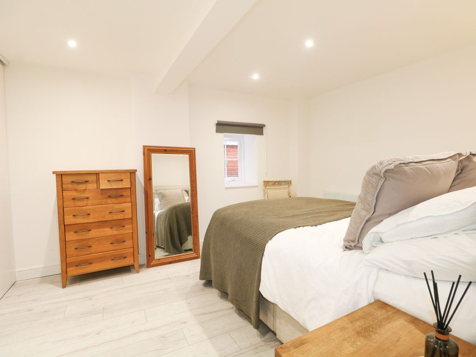 A bedroom with a bed and dresser at 2 Bed in Bishop's Waltham