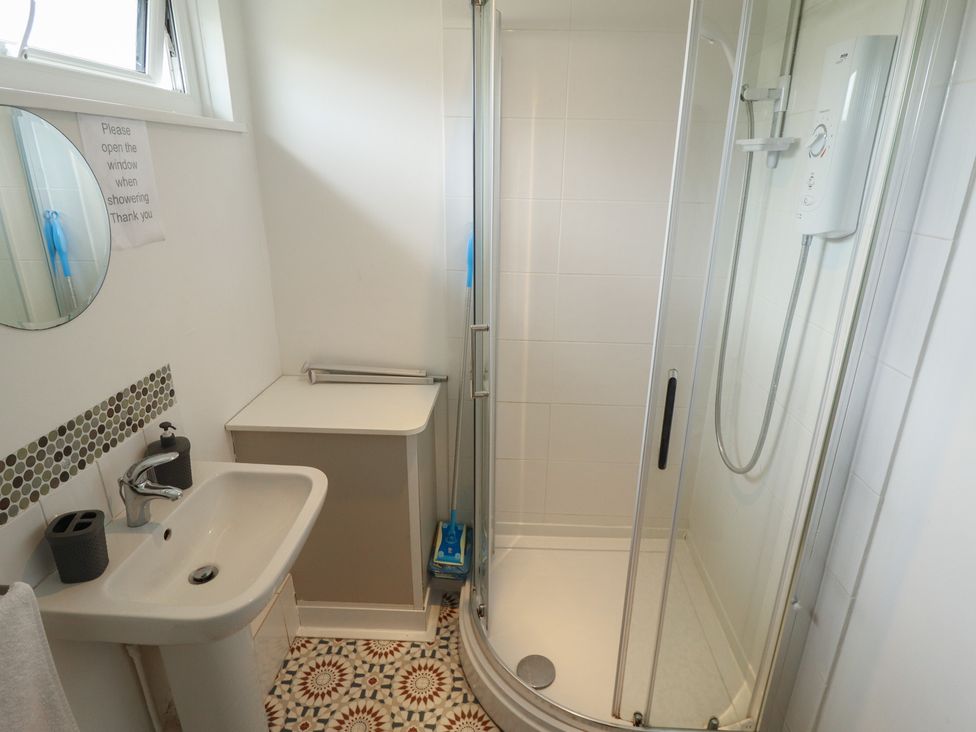 A bathroom with a shower and sink at Cosy Home in Great Yarmouth