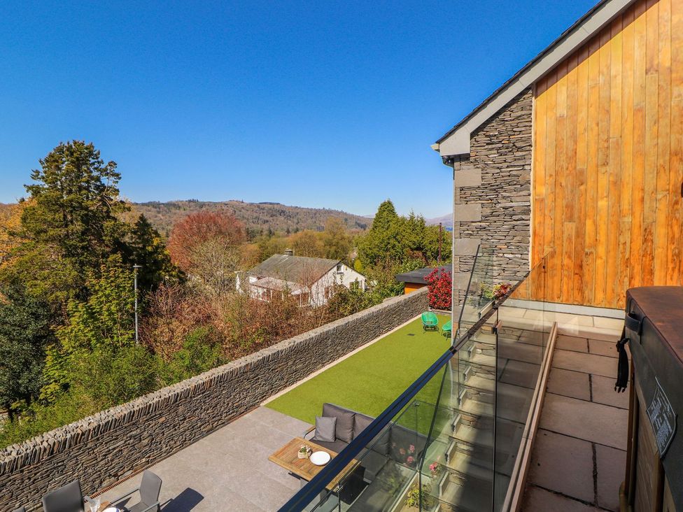 An outdoor area with a lawn and a view of mountains at Midways in Windermere