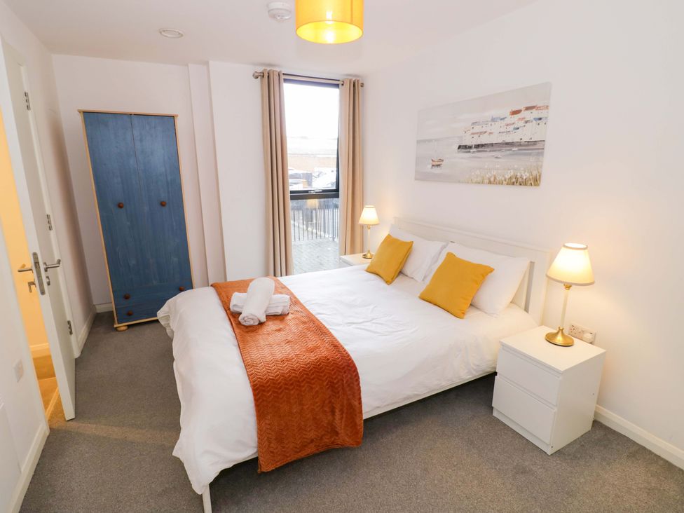 A bedroom with a bed and wardrobe at Park-View Nook in Birmingham