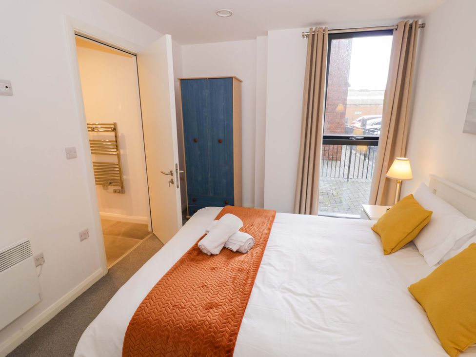 A bedroom with a bed and wardrobe at Park-View Nook in Birmingham
