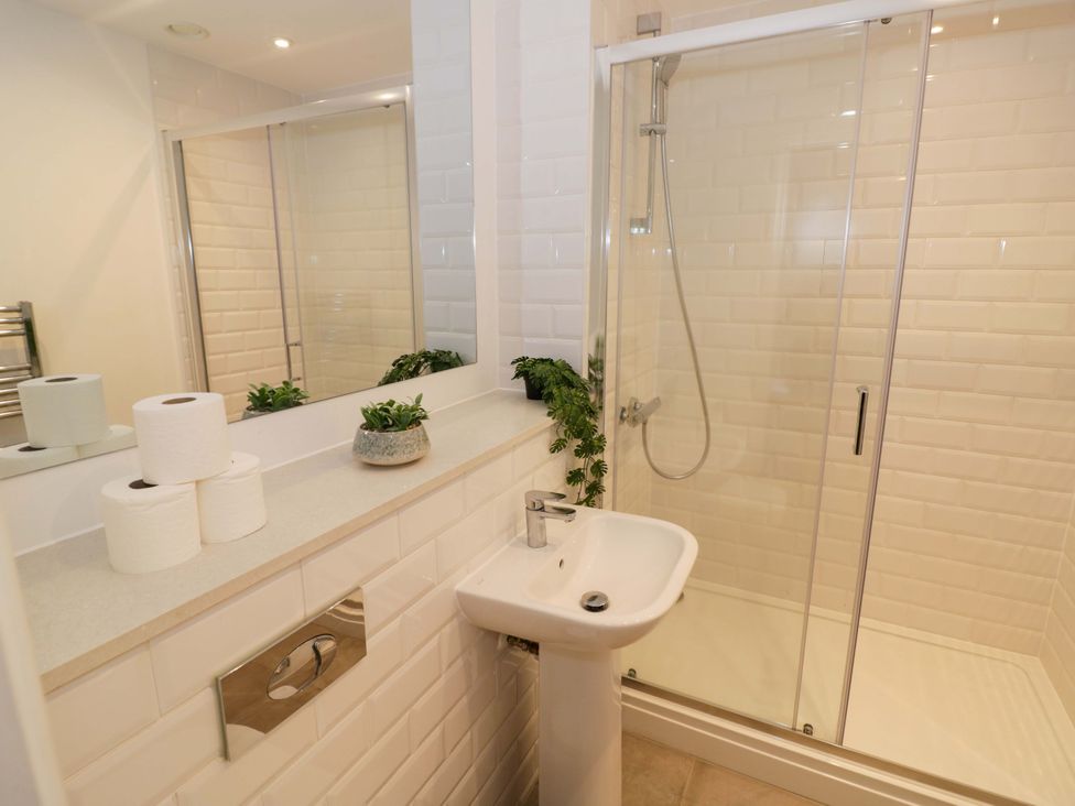 A bathroom with a shower and a sink at Park-View Nook in Birmingham