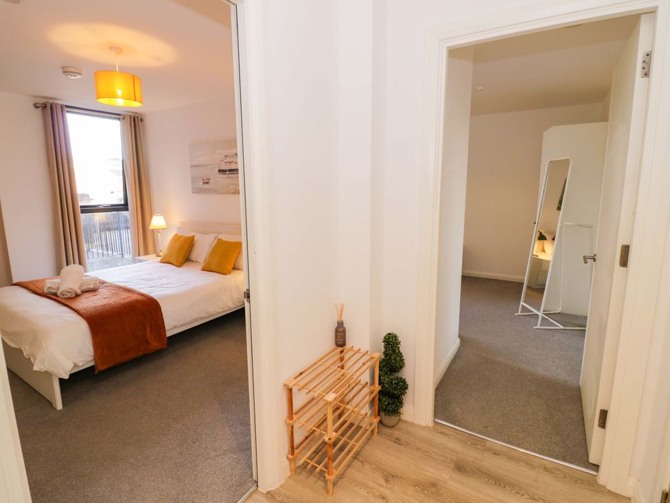 A bedroom with a bed and lamp at Park-View Nook in Birmingham