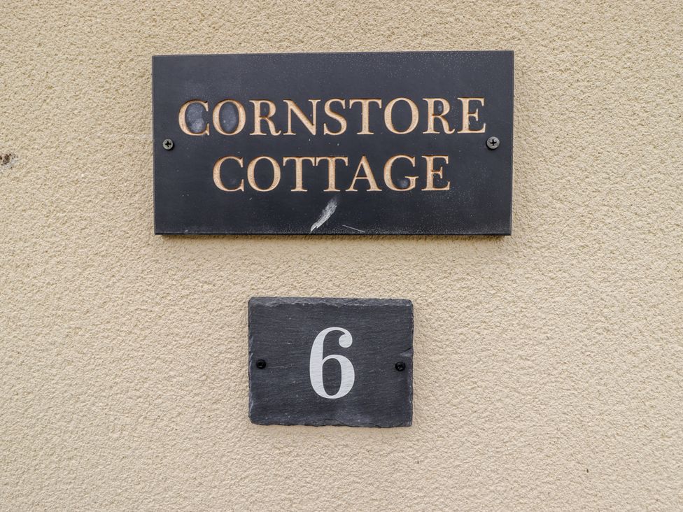 Sign with the name Cornstore Cottage and house number 6 at Cornstore Cottage in Pembroke