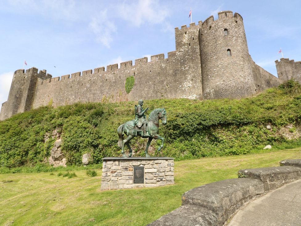A castle with a statue of a knight on horseback at Cornstore Cottage Pembroke