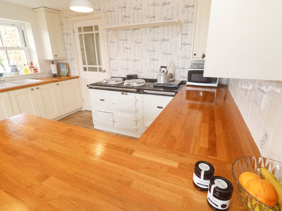 A kitchen with oven and microwave at Chyrose Farmhouse in Pendeen