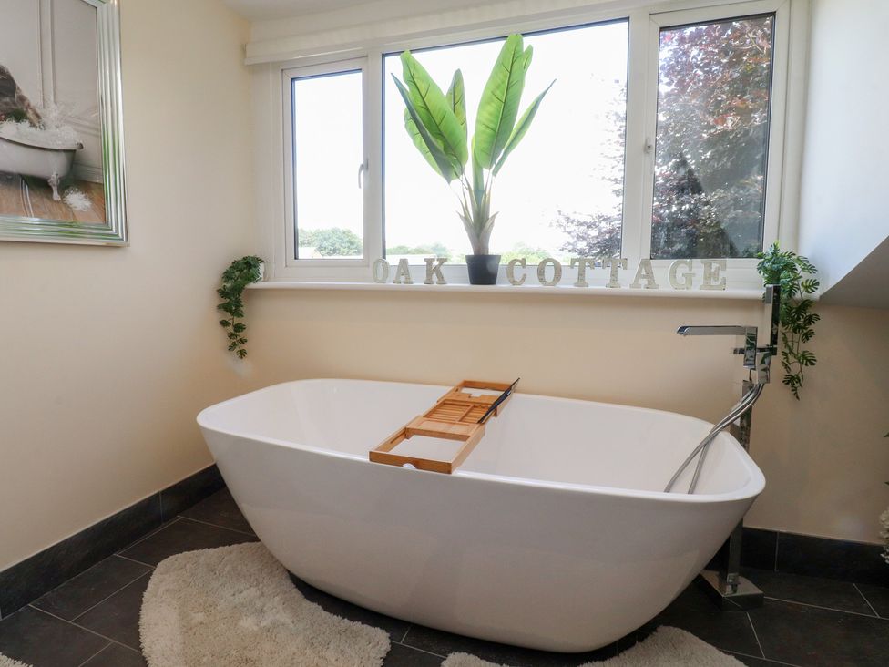 A bathroom featuring a bathtub and a plant at 10 Oak Street in Keighley