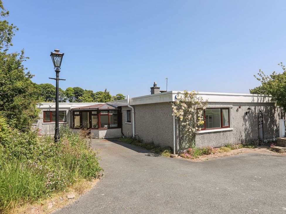 An exterior view of a house with a lamp post at Bryn Llifon in Pentraeth