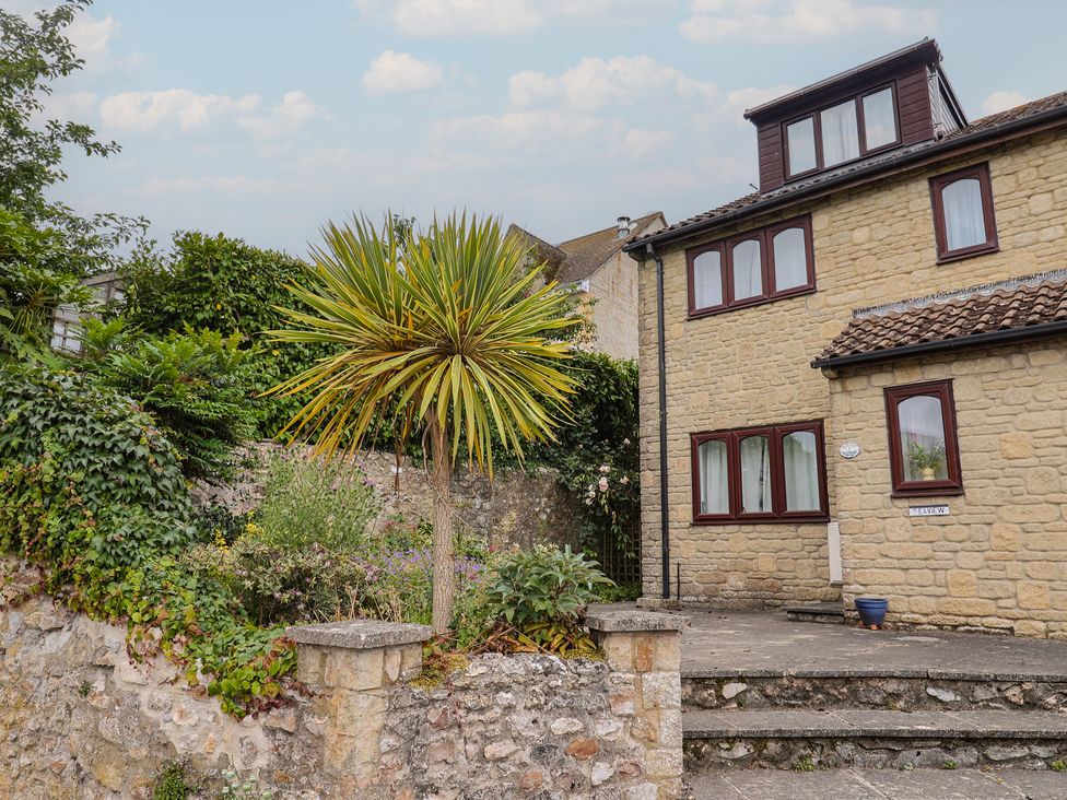 A house with windows and a garden at Seaview in Lyme Regis