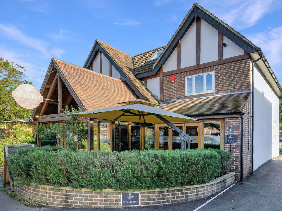 A building with a sign and canopy at Aldero in 