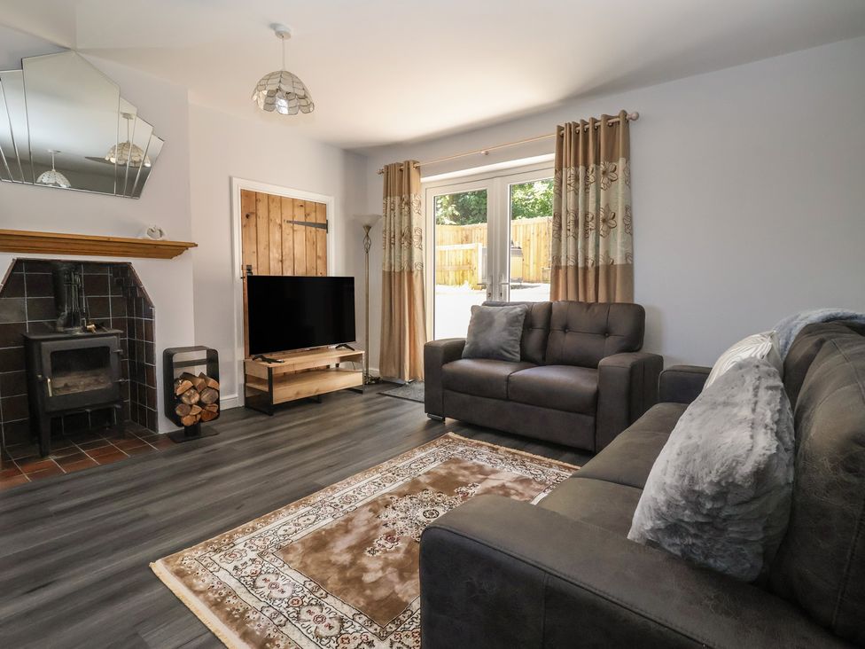 A living room with a television and a fireplace at Sea View in Scarborough