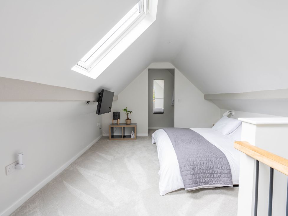 A bedroom with a bed and wall-mounted TV at Blackwood in Hornsea