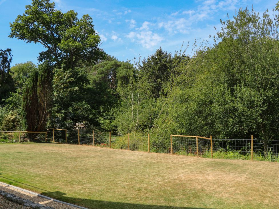 A garden with grass and trees at Cree Cottage in 