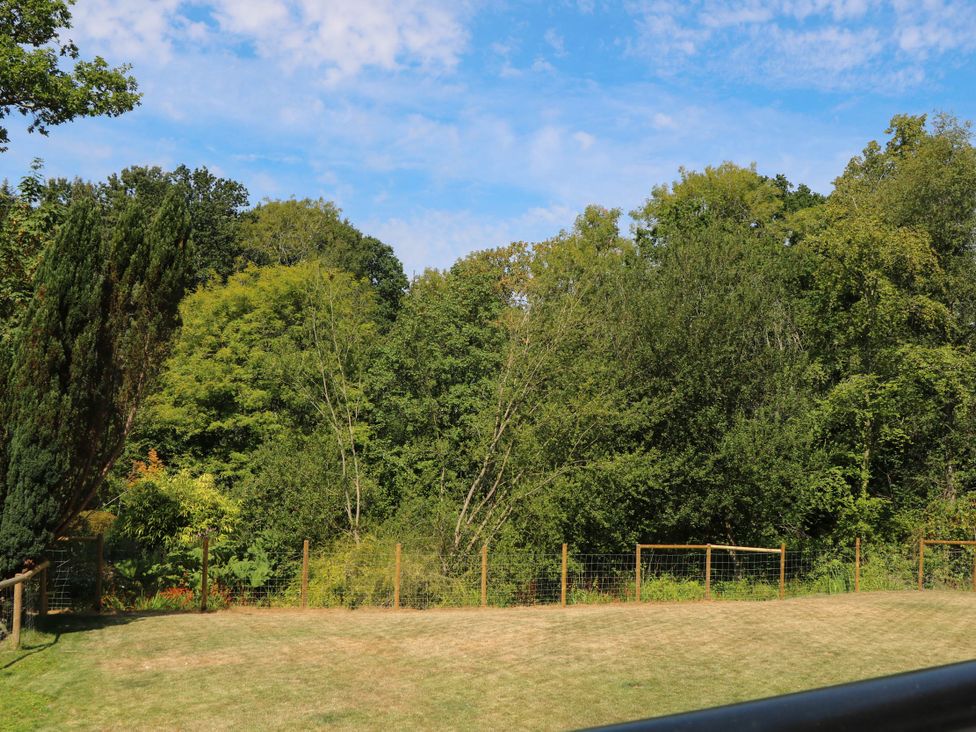 A garden area with grass and trees at Cree Cottage