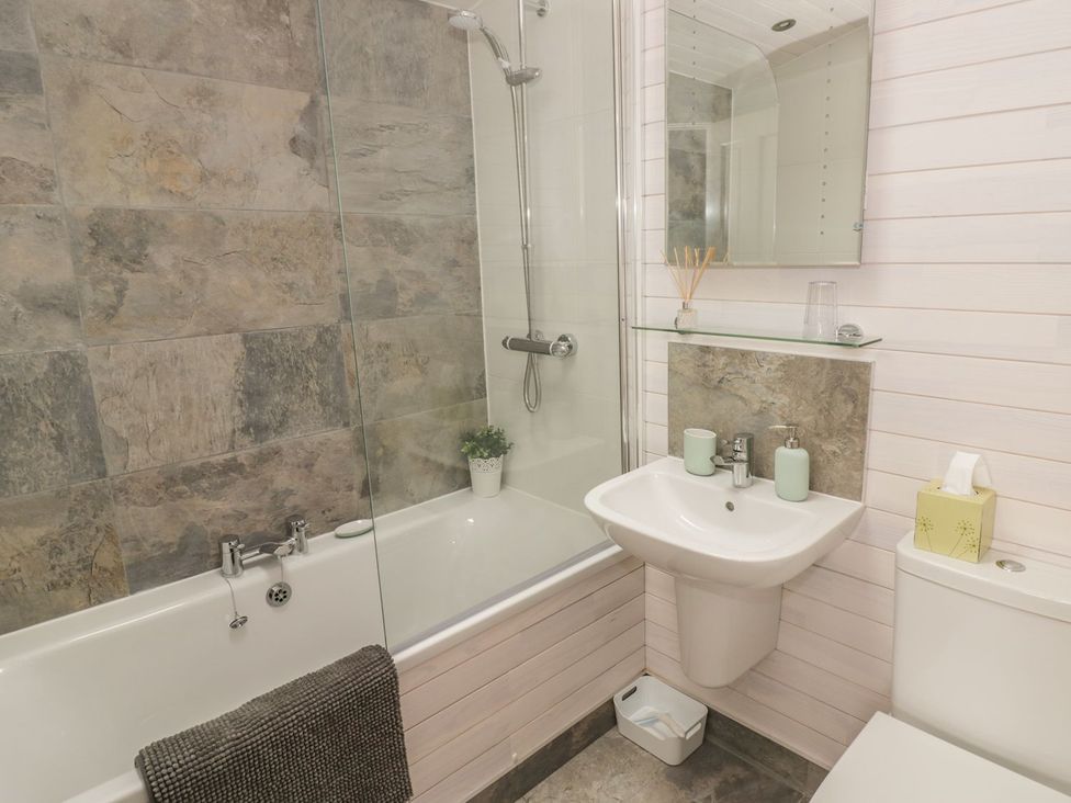 A bathroom with a bathtub, shower, sink and toilet at Mallard in Ross-on-Wye